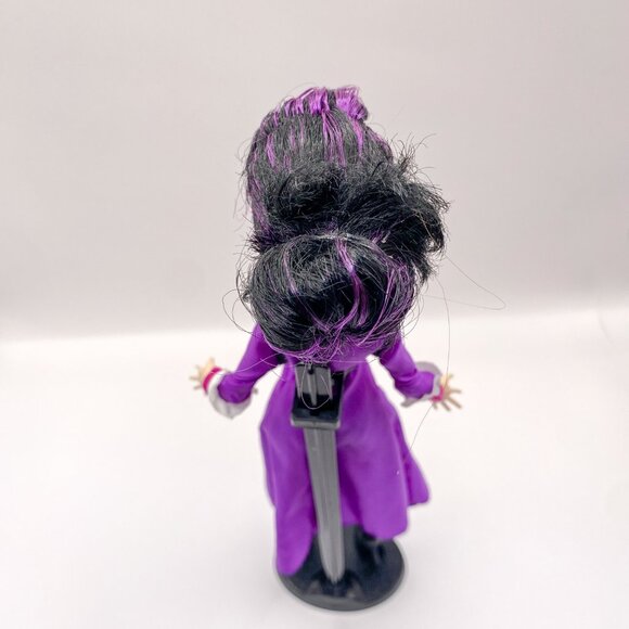 Monster High Headless Headmistress Bloodgood – Complete w/ Stand (No Horse) - Picture 6 of 6
